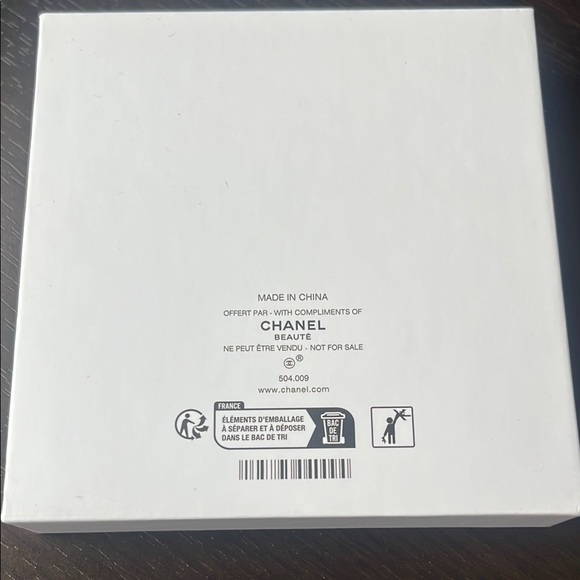 Chanel Beauté Black and Gold Padlock Duo - Picture 5 of 6